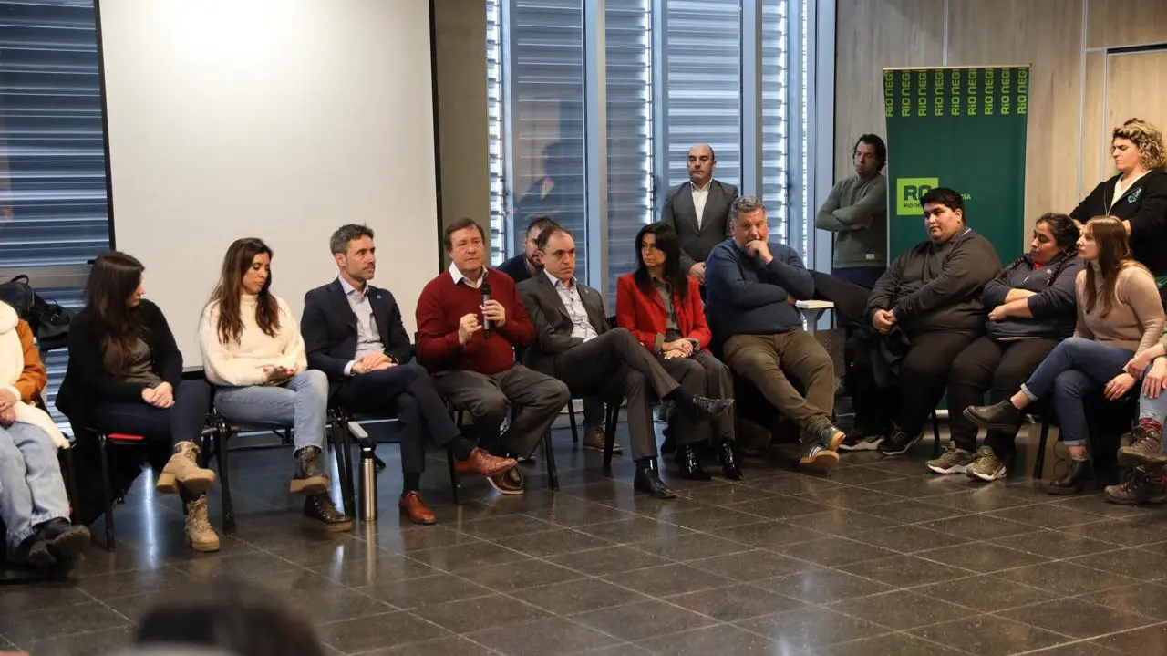 “A quién se le ocurre seguir enseñando hoy con pizarrón y tiza, cuando todos los jóvenes se vinculan a través de la tecnología»