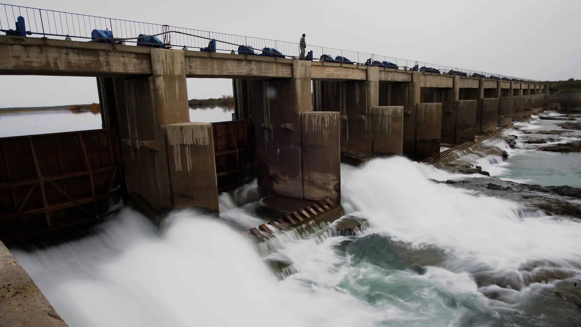 Río Negro y Neuquén piden a Nación avanzar en los pliegos por las represas