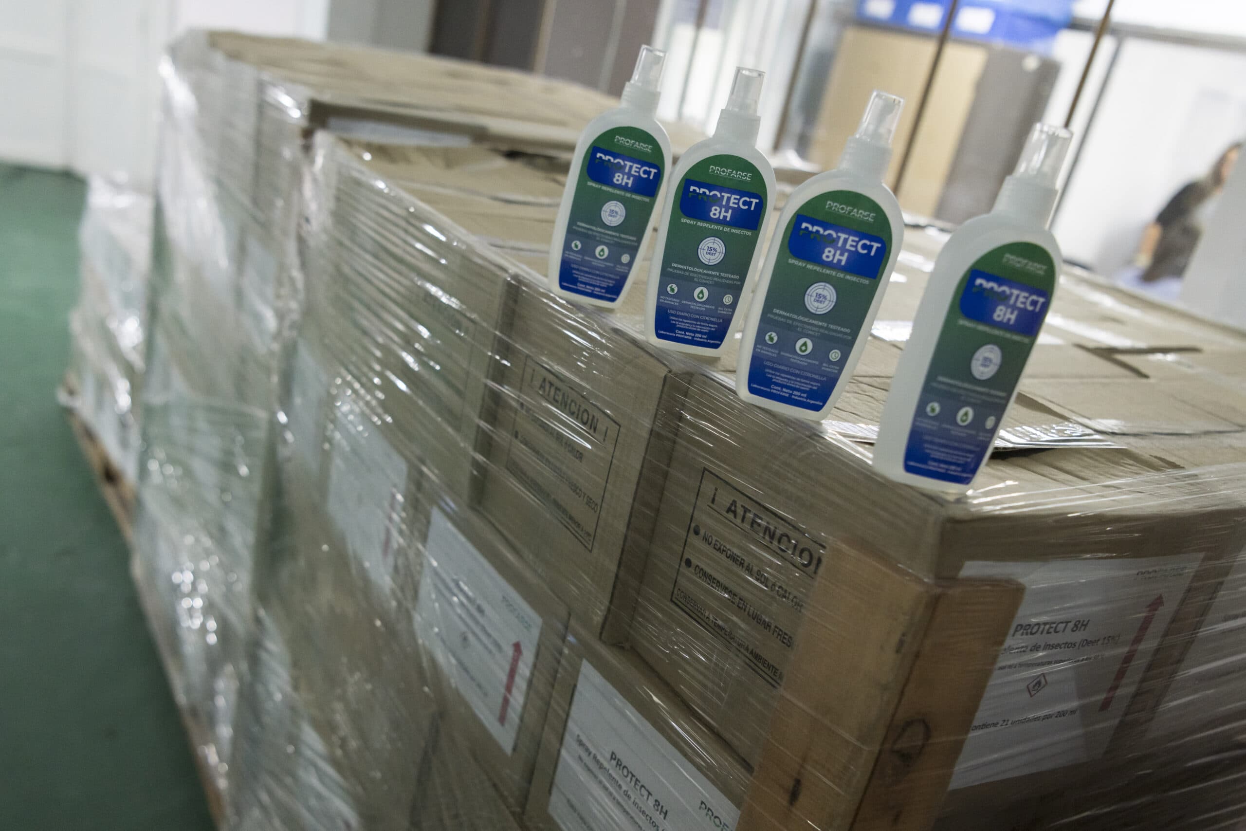 Enviaron a Bahía Blanca alcohol en gel y repelentes elaborado por el laboratorio provincial