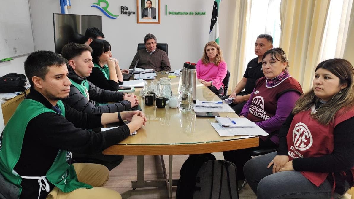 El Gobierno se reunió en la Mesa de Salud con los gremios