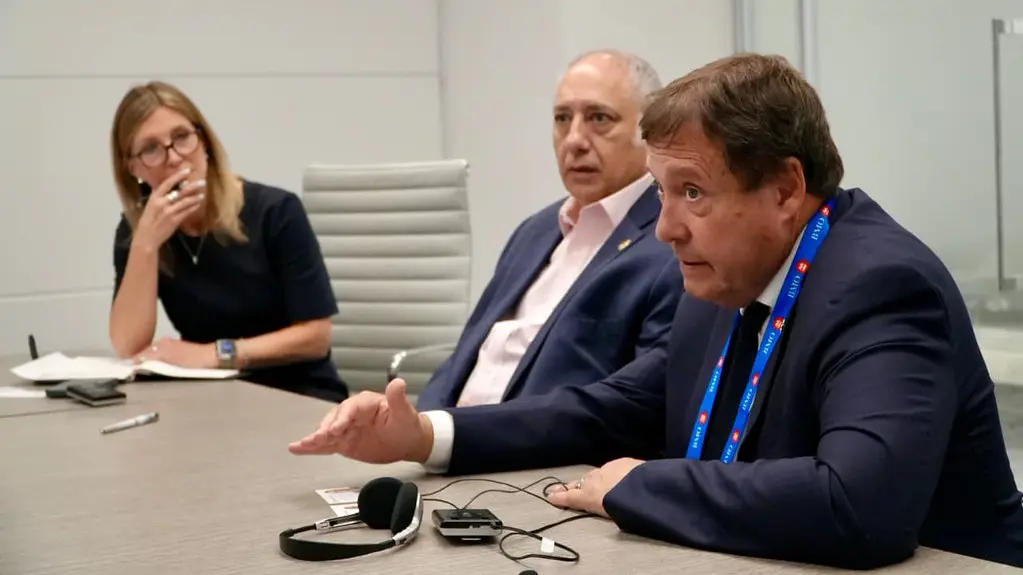 Weretilneck presentó ante Canadá los proyectos con reuniones estratégicas