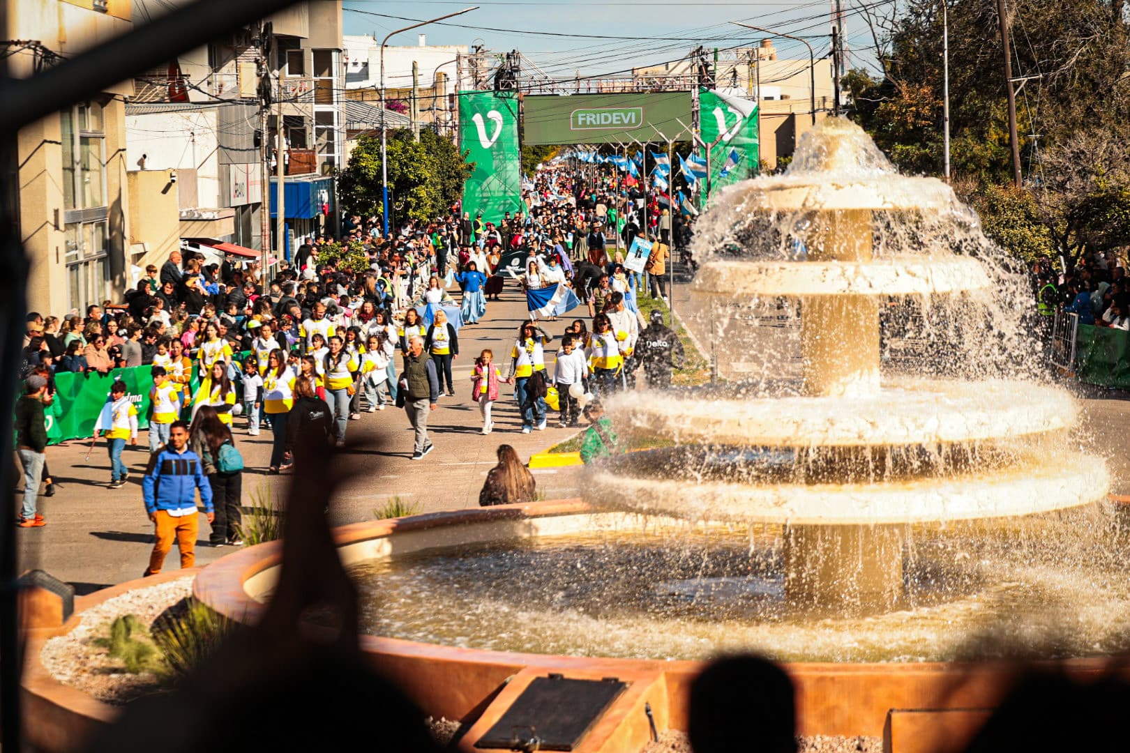 Con un desfile y anuncios de obras, Viedma celebró sus 247 años