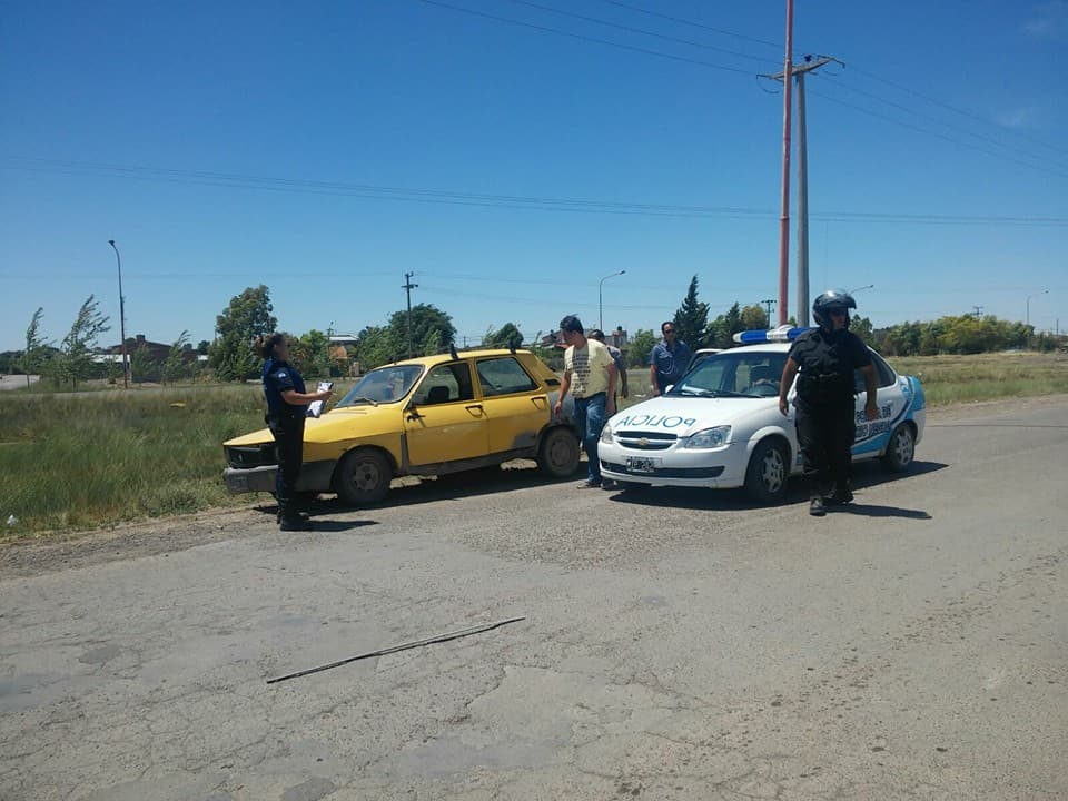 Robaron una casa del barrio Santa Clara de Viedma pero fueron rápidamente detenidos por la Policía