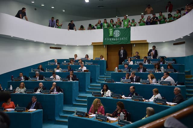 «Las manifestaciones pacíficas de los empleados públicos siempre serán escuchadas por nuestro gobierno»