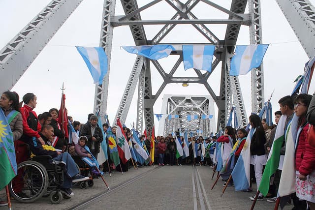 En el Puente Ferrocarretero se realizó el festejo por el 237º aniversario de Viedma y Patagones