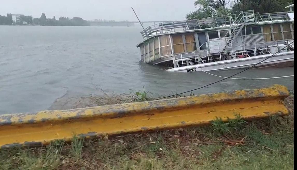 «No vamos a dejar que el catamarán se pierda», el catamarán está encayado en la prefectura de Patagones