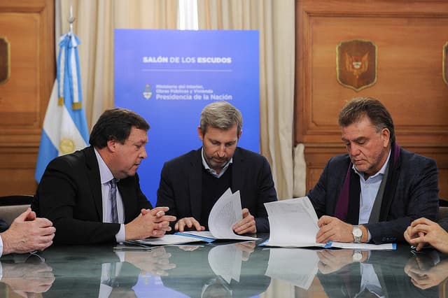 Con Nación Weretilneck firmó el convenio que permitirá comenzar a construir las 600 viviendas del programa Techo Digno
