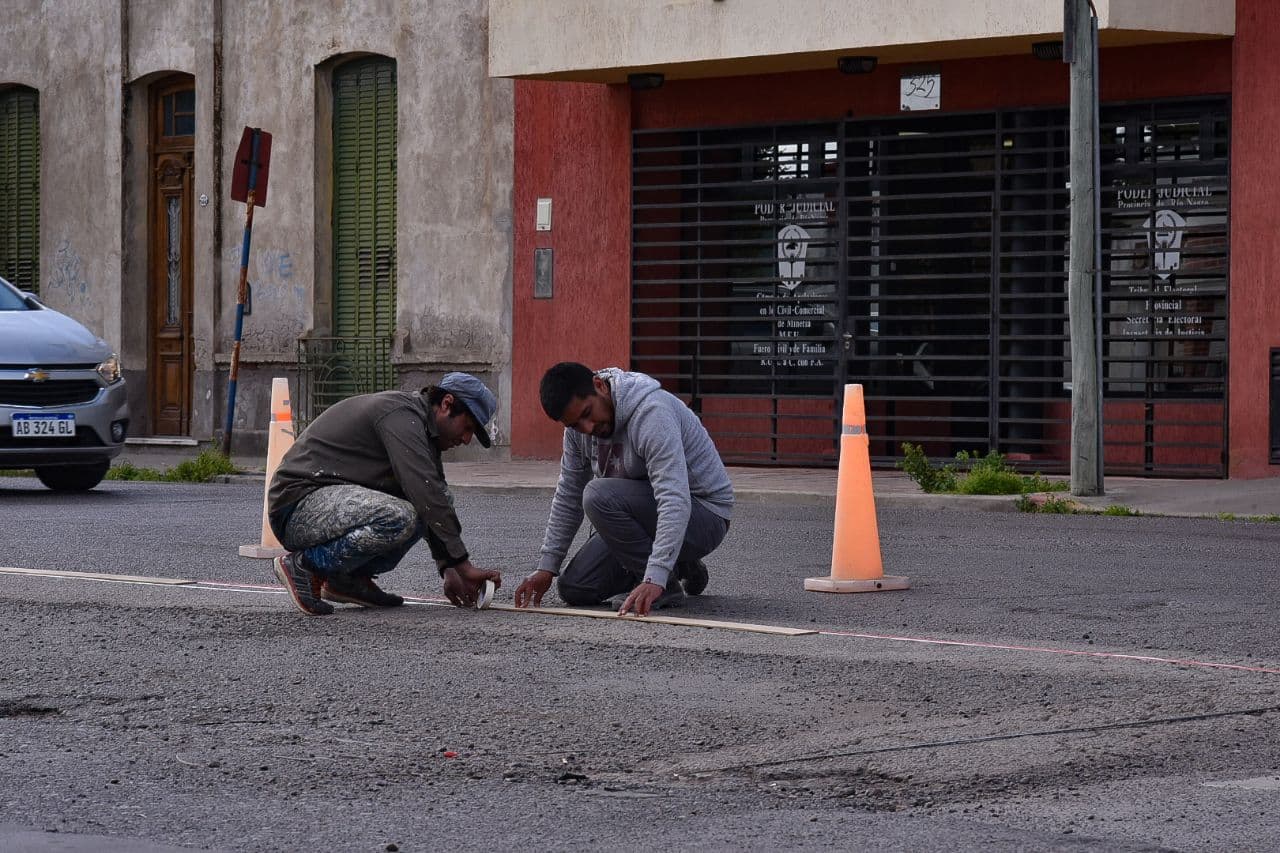 Marcan los espacios para la carga y descarga de mercadería
