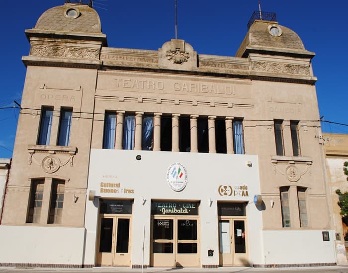 El cine Garibaldi está cerrado y Zara busca reabrirlo