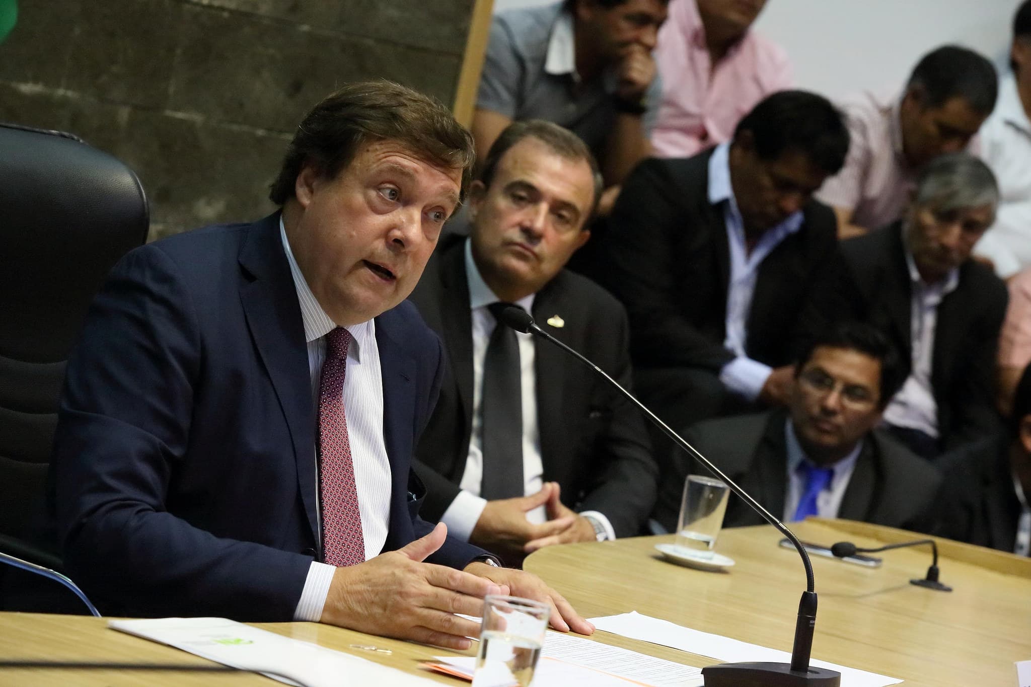 «De ninguna manera vamos a asumir compromisos que no podremos cumplir, ni pagar”