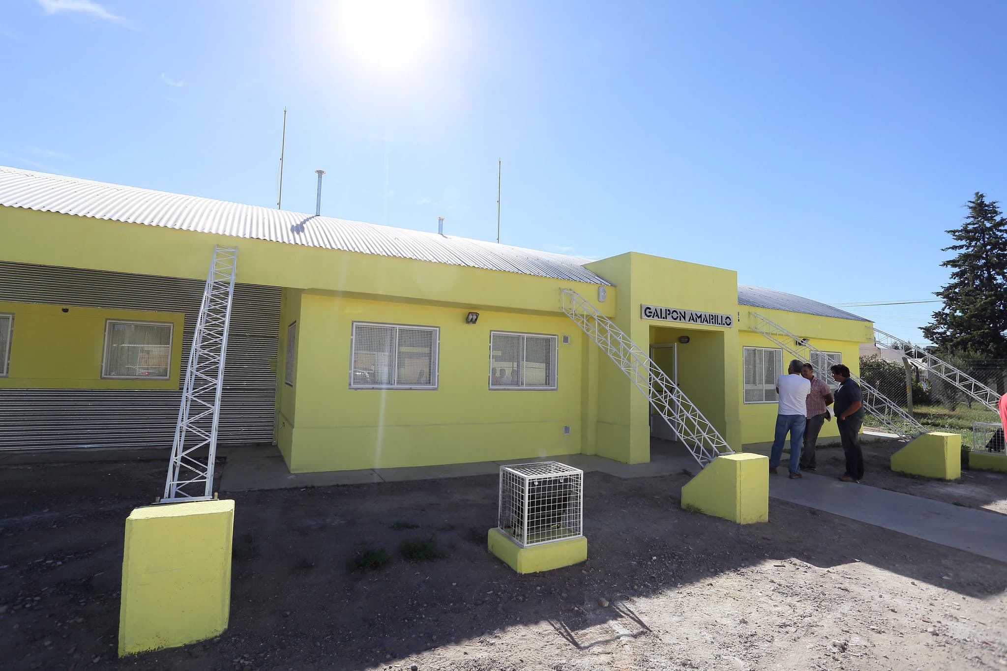 Weretilneck recorrió las nuevas instalaciones del Galpón Amarillo