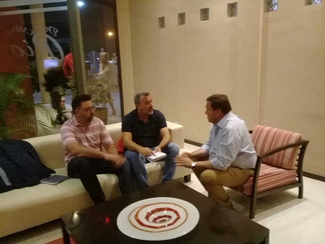 ATE dice que en una reunión con Weretilneck, logra un aumento del 300% para la Ayuda Escolar