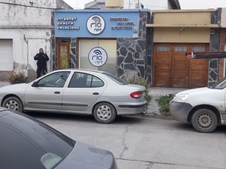 Asaltaron a mano armada las oficinas de Rionet, prestadora de servicio de internet