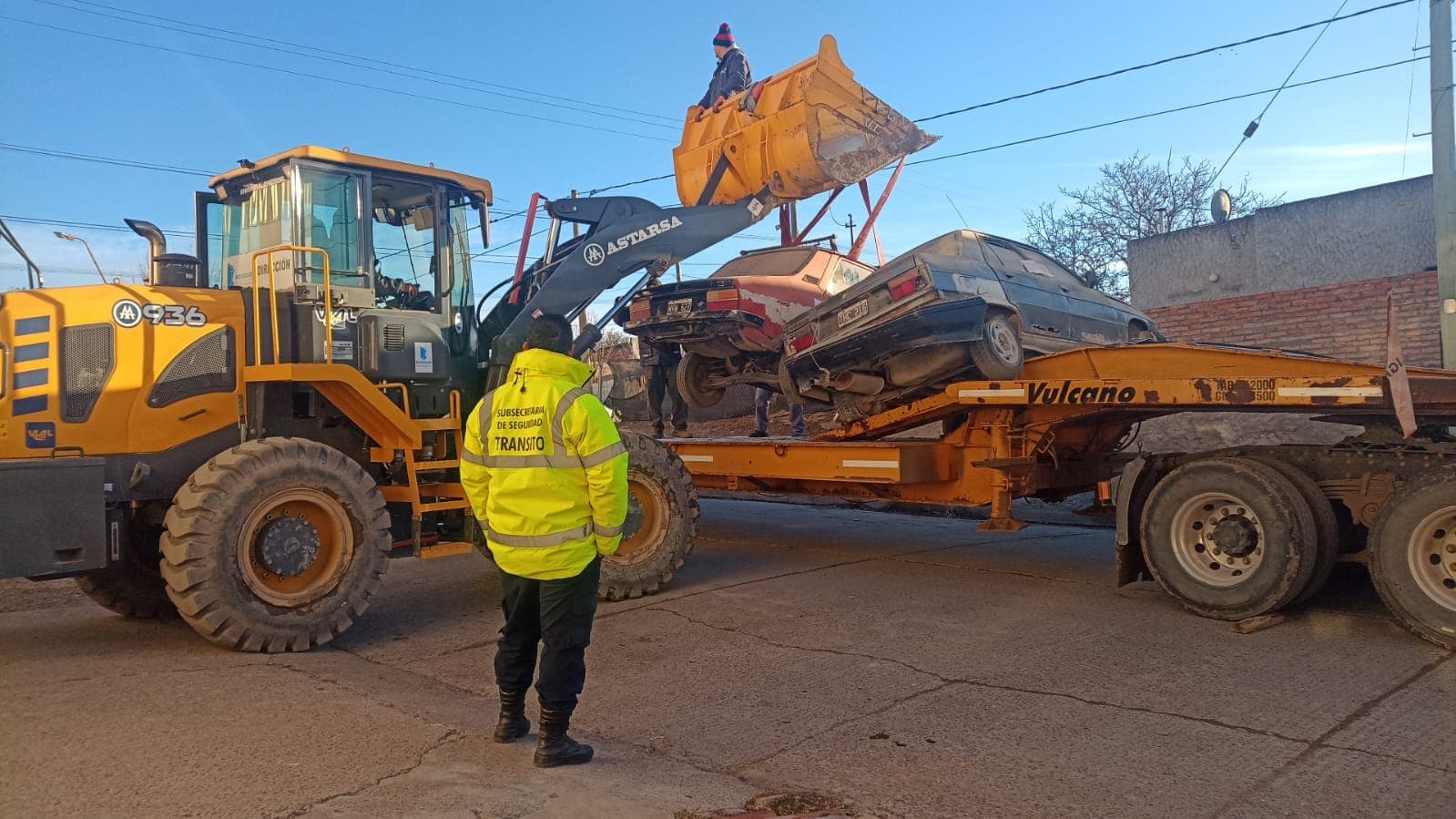 Sacan más de 20 autos abandonados de las calles de Patagones