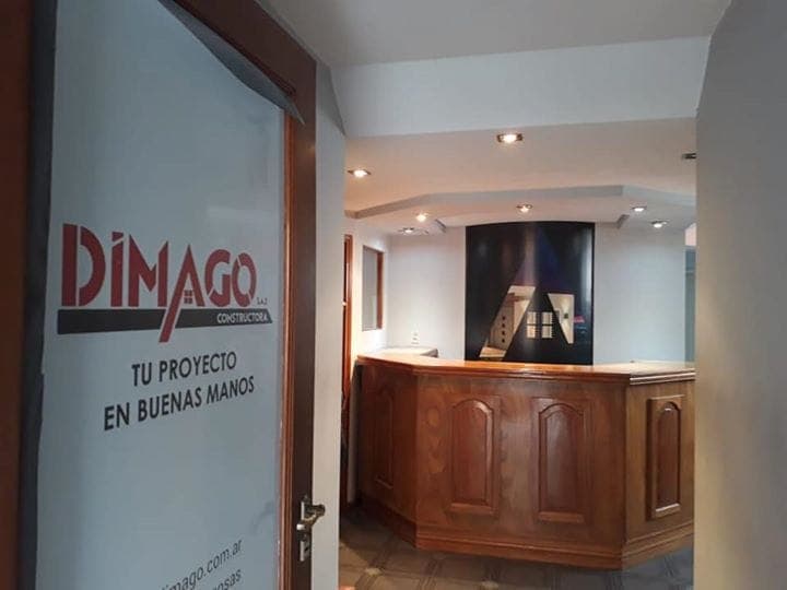 Una viedmense pagó una prefabricada para que su hija pueda estudiar y la constructora no cumplió