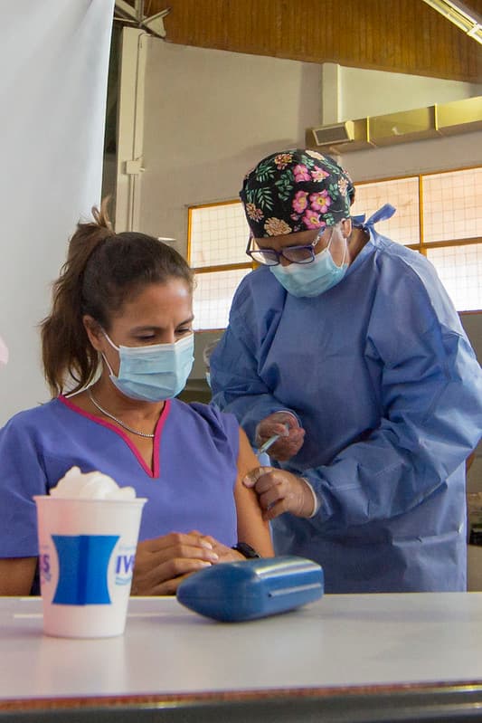 Comenzó la vacunación contra el COVID-19 con el personal de Salud en Río Negro