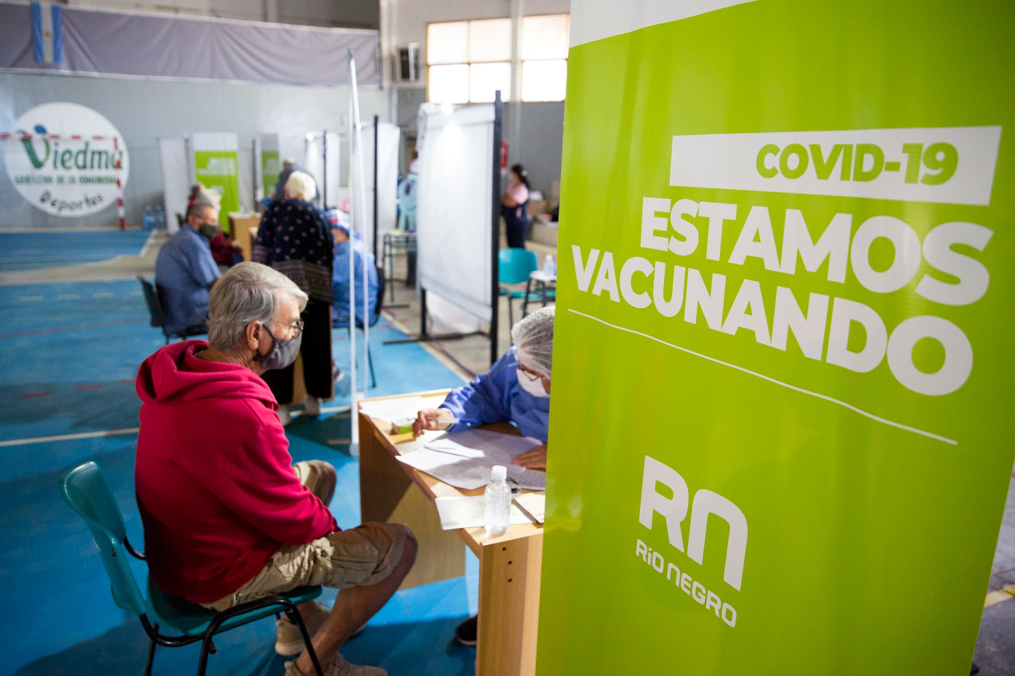 Continúa la vacunación contra el COVID-19 para las personas mayores de Río Negro