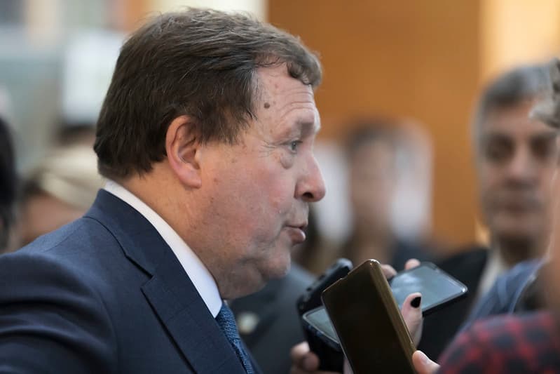 Weretilneck habló de la venta del avión y del pago de una cuota del Pan Castello por 47 millones de dólares