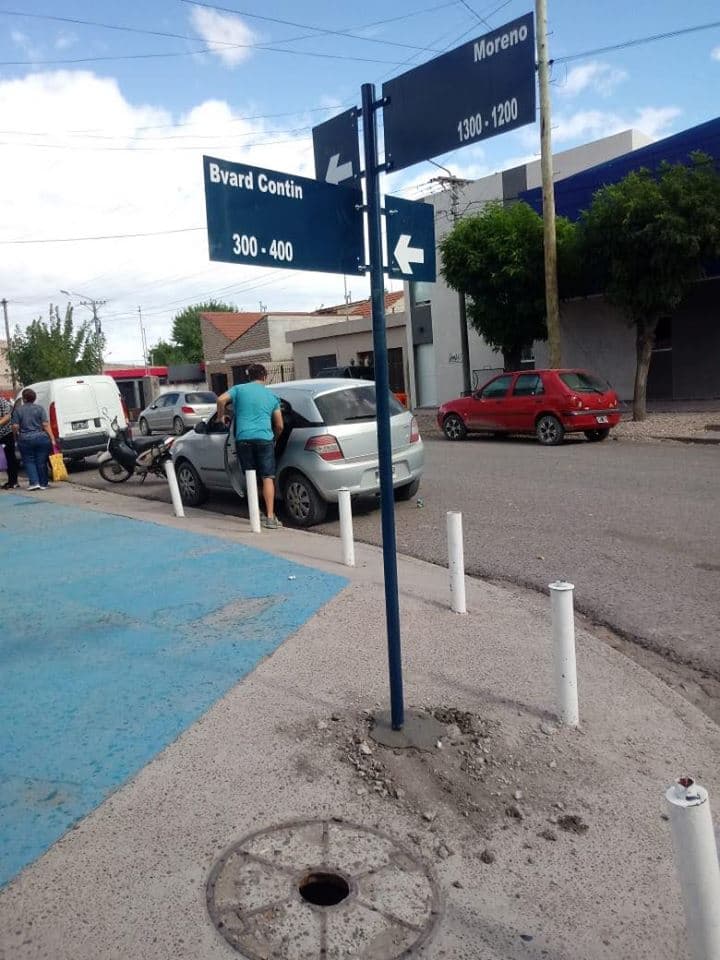 Se instalan nuevos carteles nomencladores de calles