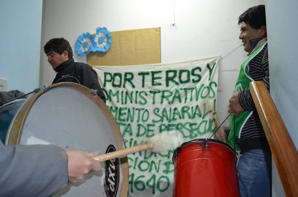 ATE denunció que el Ministerio de Educación de la Provincia les debe cuatro meses de horas extras a los porteros