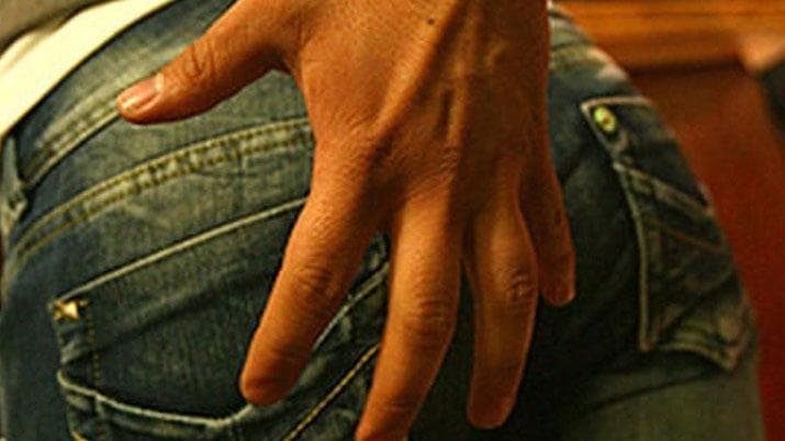 Le tocó la cola a una mujer en la calle y lo condenaron a seis meses de prisión