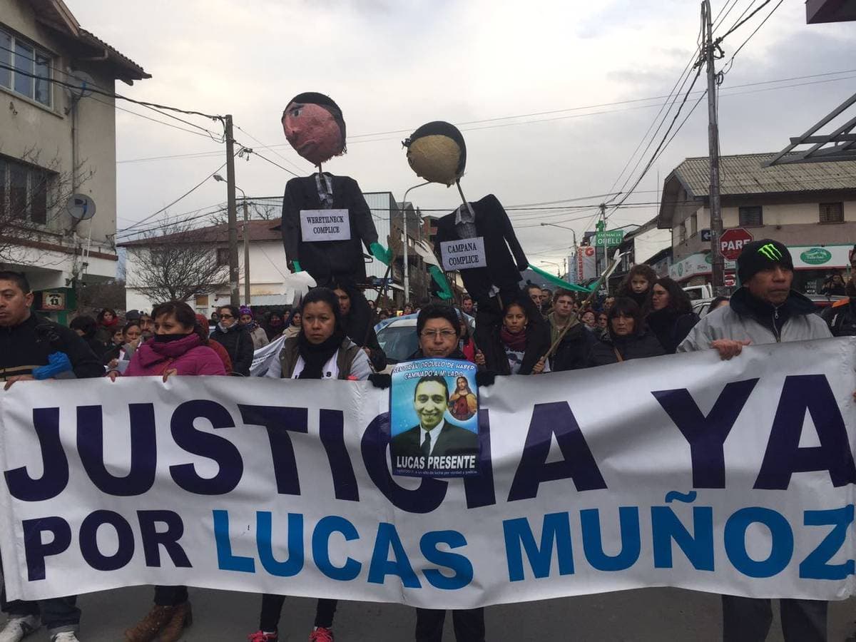 Familiares y amigos de Lucas Muñoz hicieron una fuertes críticas al gobierno a un año del asesinato