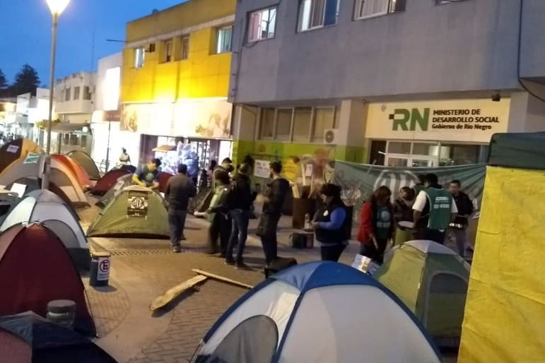 Continúa el acampe de ATE y pide la renuncia inmediata de Galli