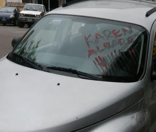 Una defensora Oficial fue agredida por mujeres en una protesta