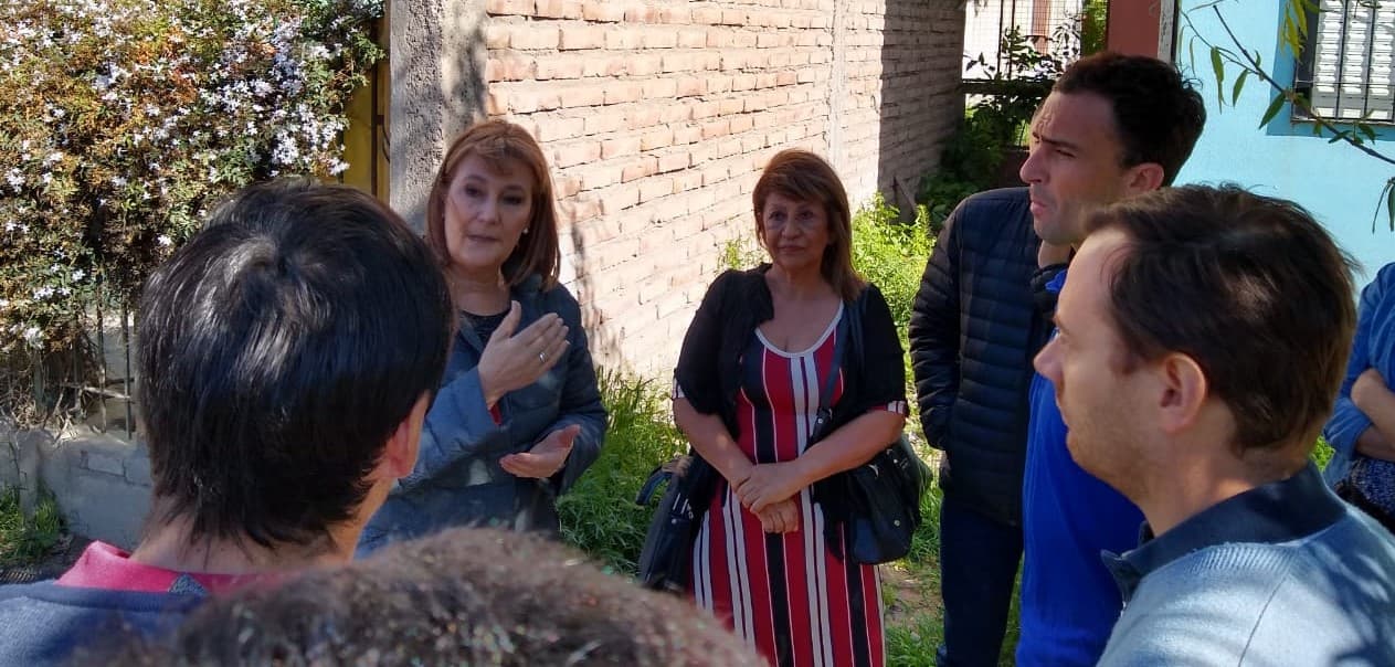 En el marco de los acuerdos de la mediación ambiental por la calidad del agua del río Negro recorreiron el barrio Ceferino