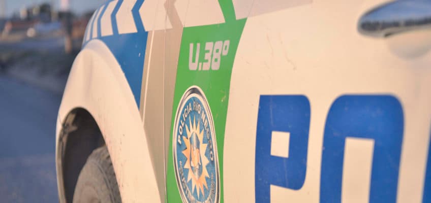 Detuvieron a dos jóvenes, porque un de ellos portaba un arma en la cintura