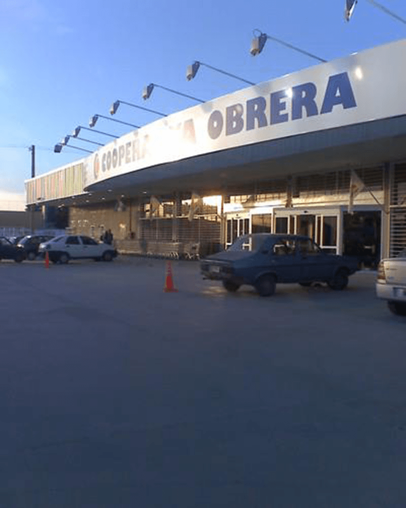 Tres personas fueron detenidas luego de no pagar la mercadería en un supermercado de Viedma