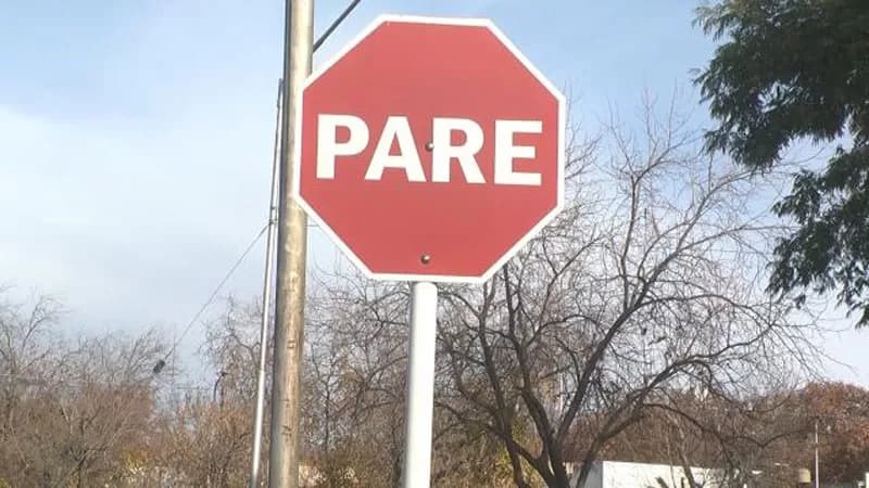 Un ciclista que no respetó un cartel de «pare» perdió la demanda contra automovilista