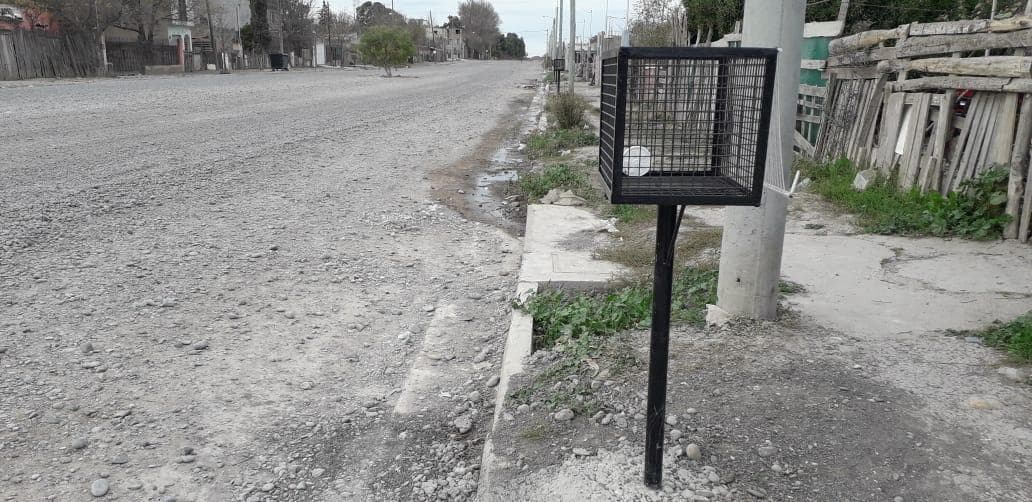 Colocan casi mil cestos de residuos en los barrios 30 de Marzo, 22 de Abril y Nehuén
