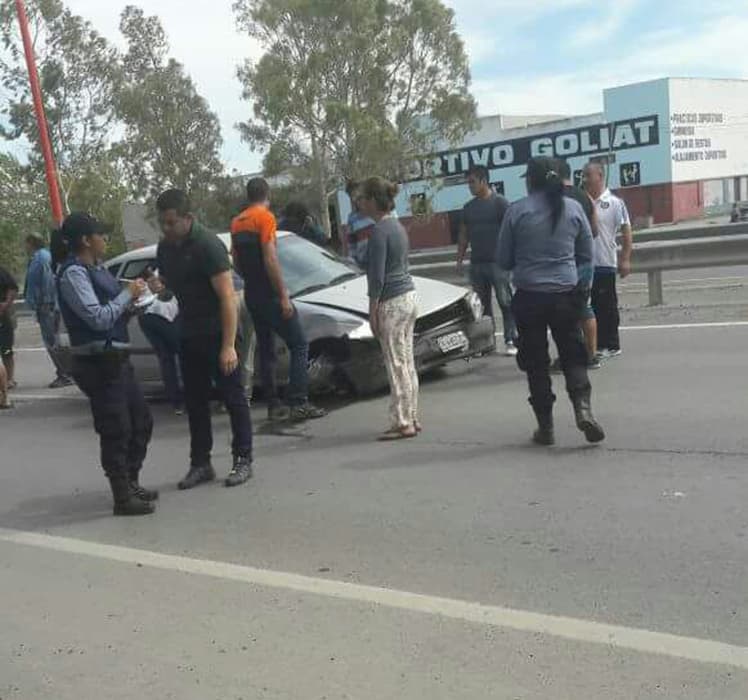 Chocó contra el colectivo donde viajaba su pareja, con la que antes había discutido en la terminal