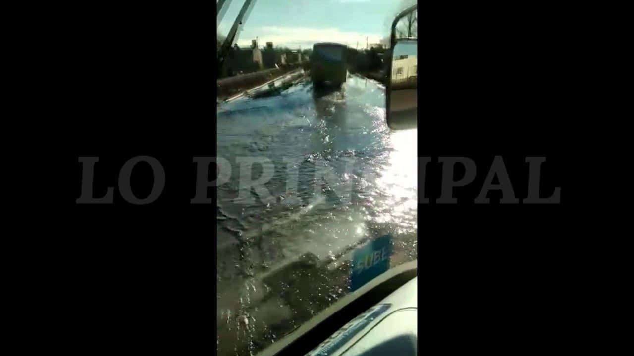 Colectivero se queja del mal estado de las calles de algunos barrios de Viedma