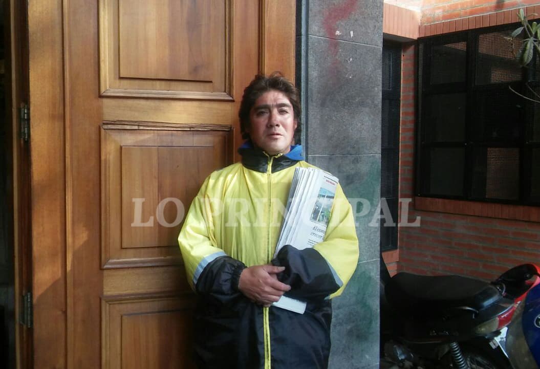 Le robaron en el estacionamiento de La Anónima la moto a un canillita