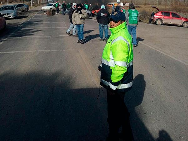 El reclamo de ATE continua en Contralmirante Cordero cortarán las Ruta Nacional 151 sin habilitación de vías alternativas
