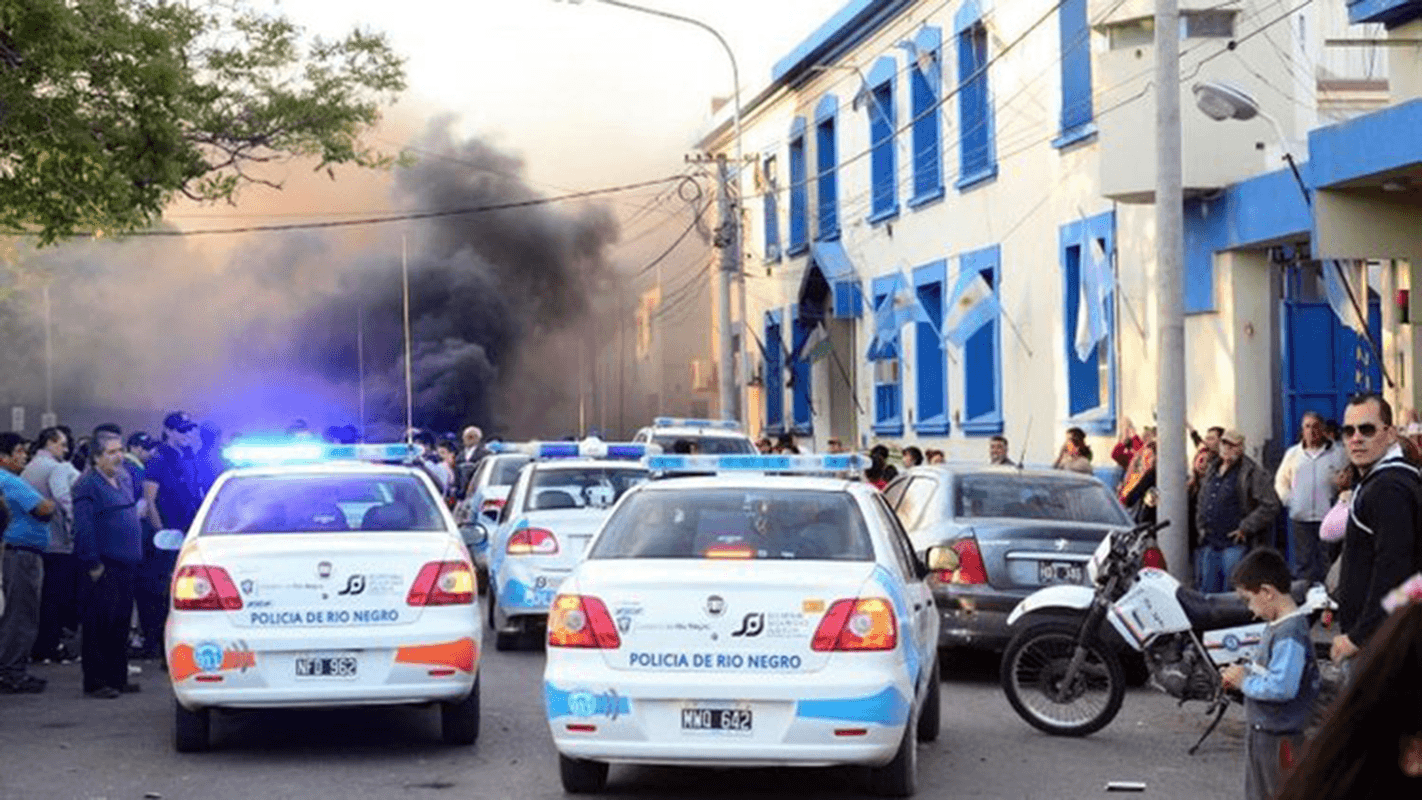 Suspenden 15 días a los policías que protestaron el 8 de diciembre del 2013