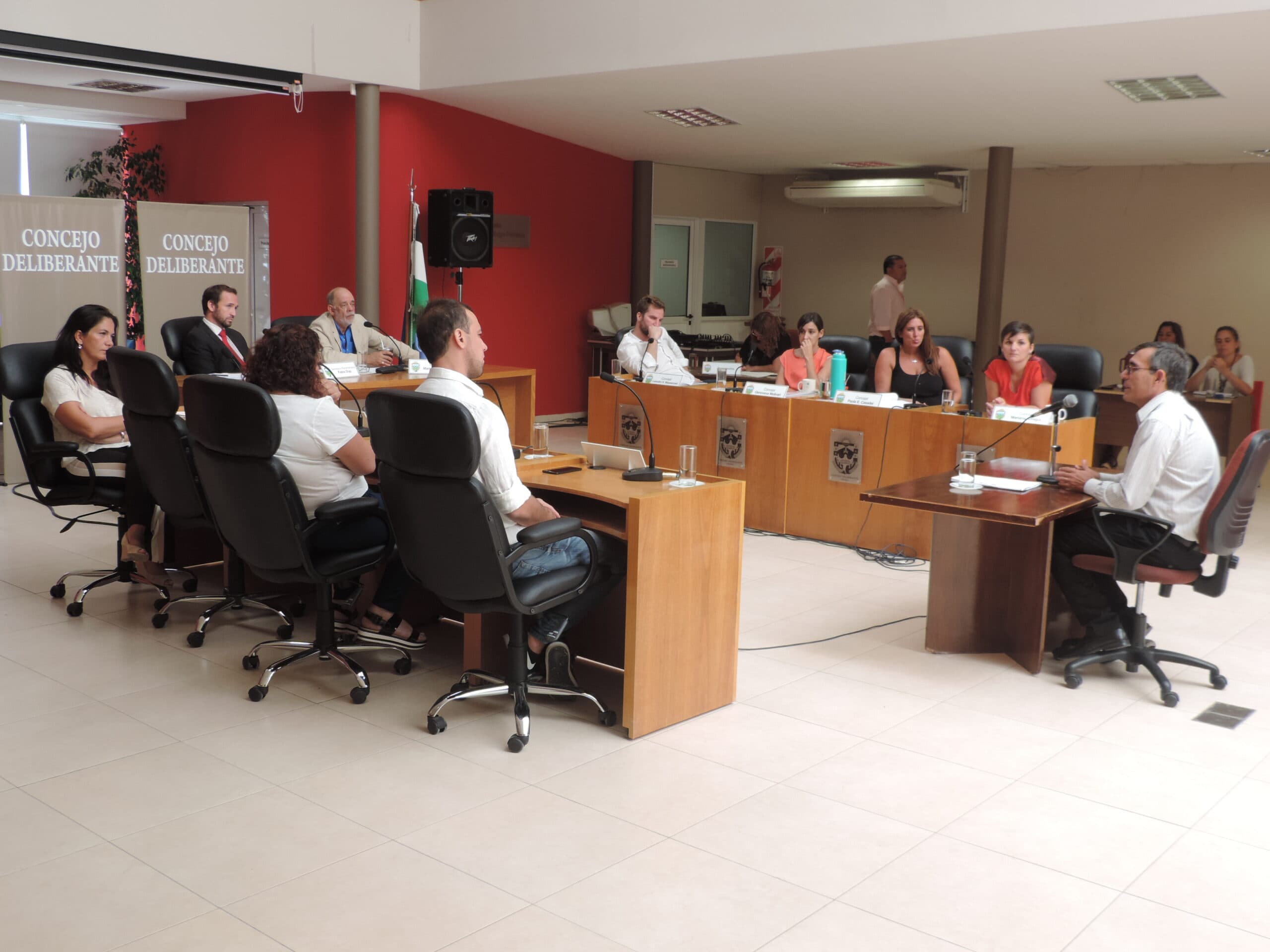 Los candidatos a la Defensoría del Pueblo de Viedma, exponen sus propuestas