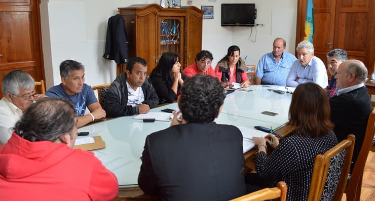 Zara presidió la reunión de paritarias con los gremios municipales