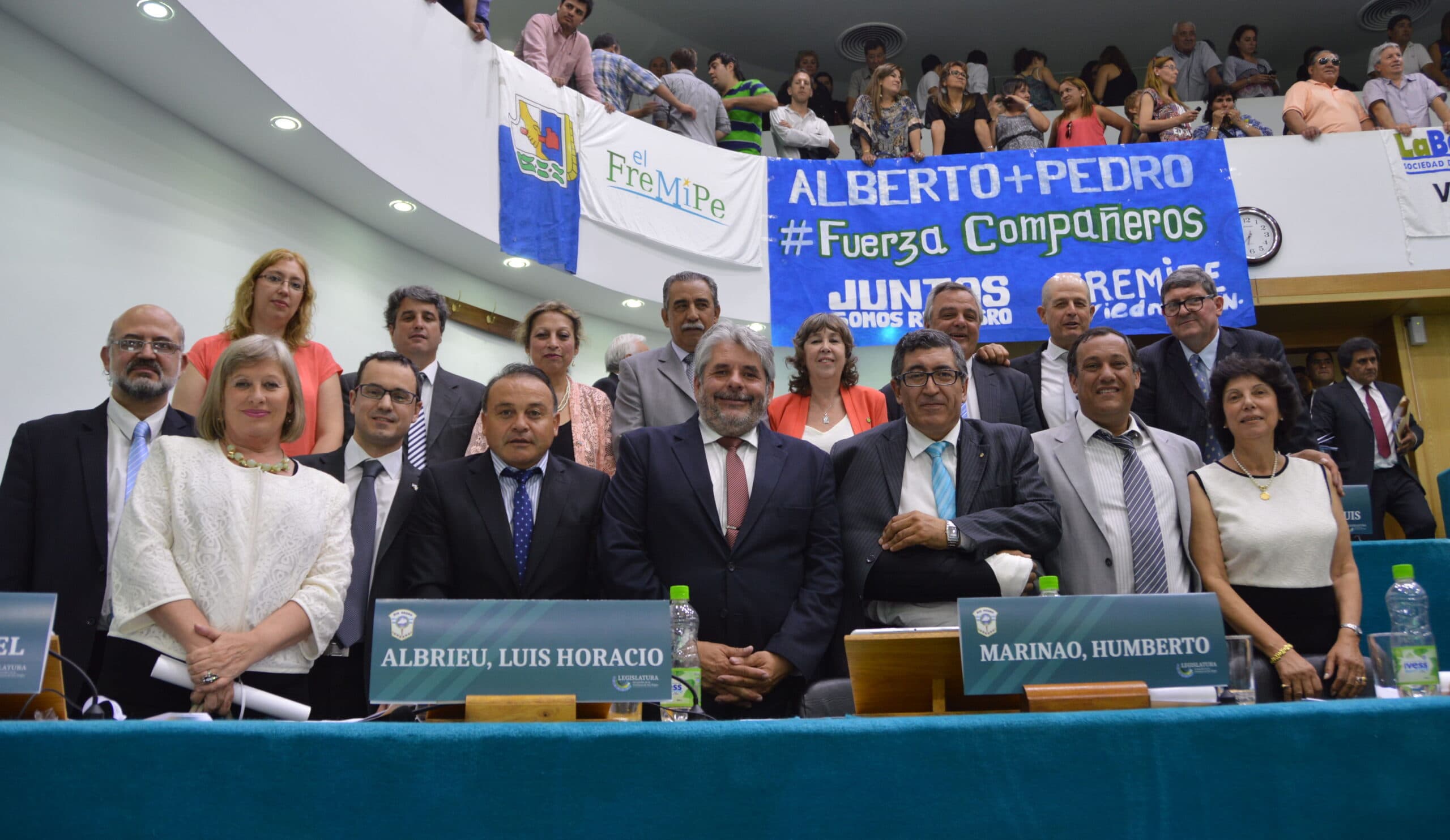“Meter proyectos por la ventana no ayuda a la sana convivencia democrática”