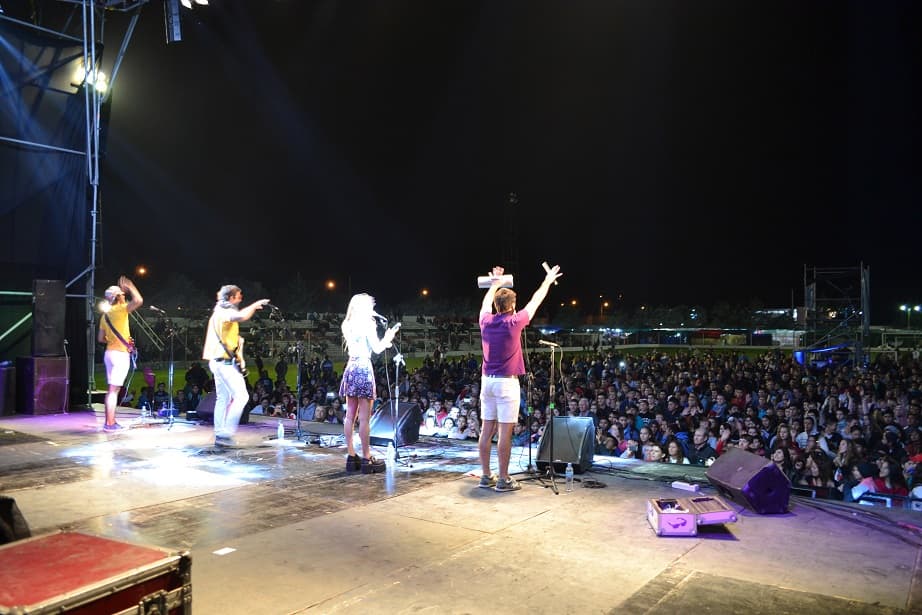 Gran noche con los Bonnitos en la Fiesta De La Soberanía Patagónica