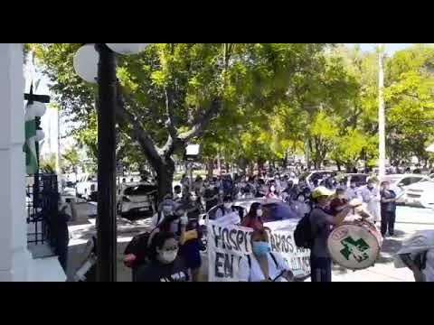 Los trabajadores de la salud hacen su reclamo por aumento salarial en las calles de Viedma