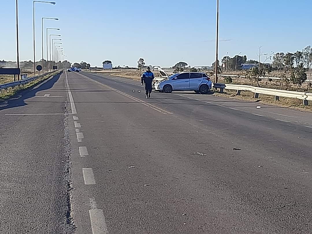 Tres personas fueron hopitalizadas luego de un choque en Juan de la Piedra y Ruta N°3