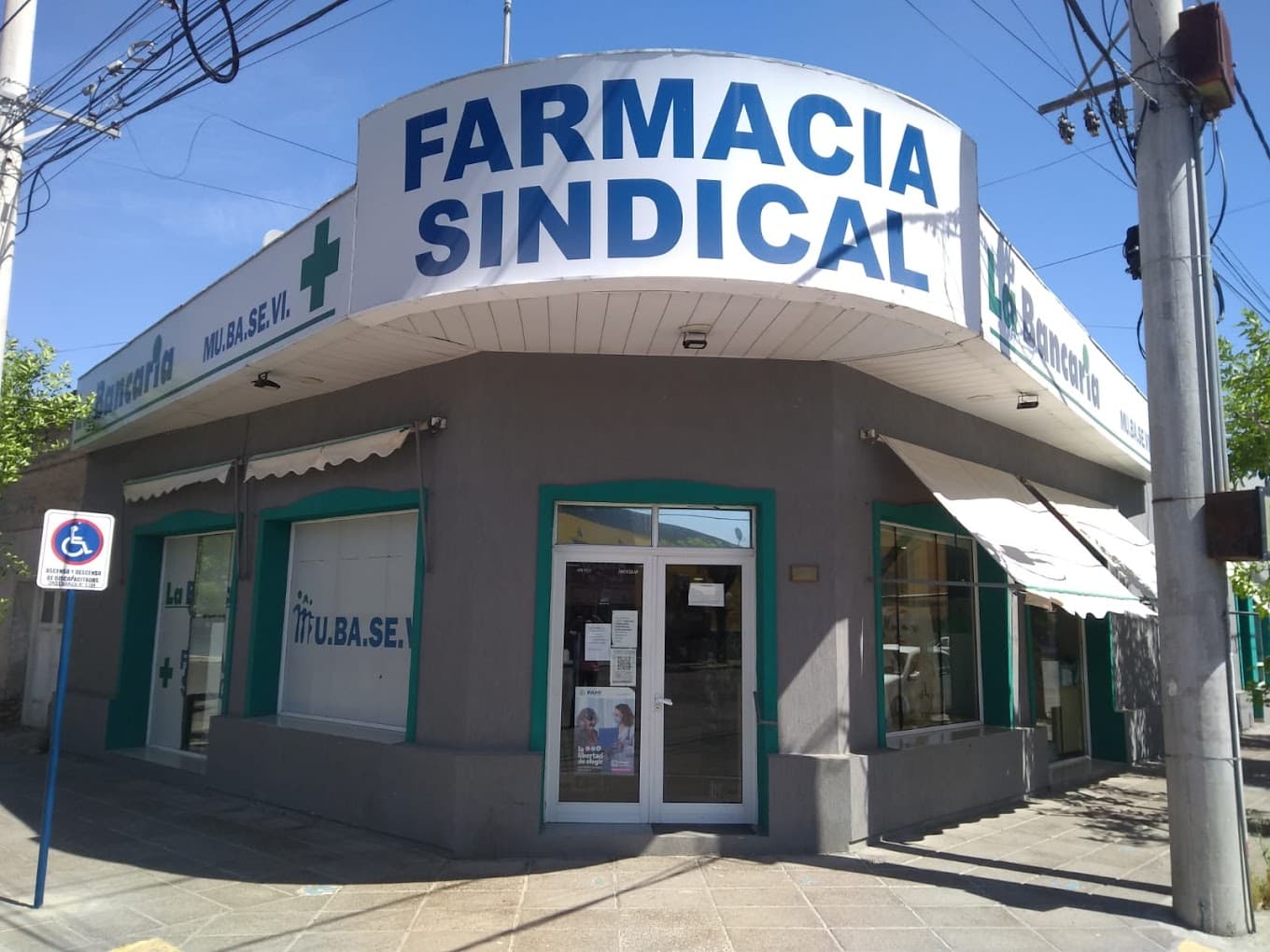 Robaron unos 900 mil pesos de la camioneta de la farmacia Bancaria de Viedma
