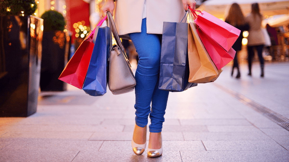 Autorizan a un niño a ir de shopping a Chile con su madre