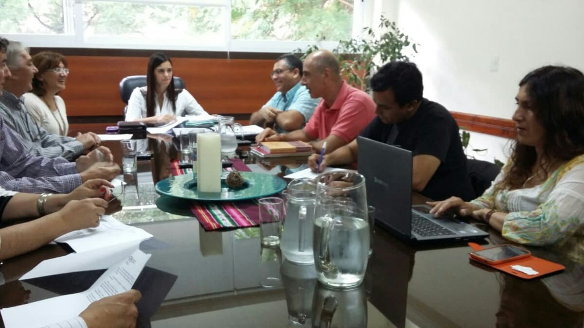UnTER le exige al gobierno un aumento inmediato del 30% o no se iniciarán las clases en el 2016
