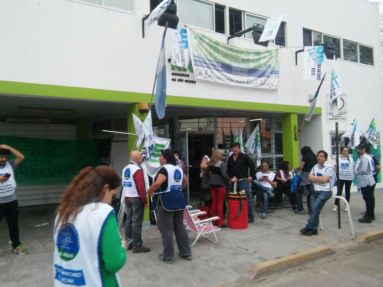 Toman el ministerio de Educación los docentes afiliados a UnTER