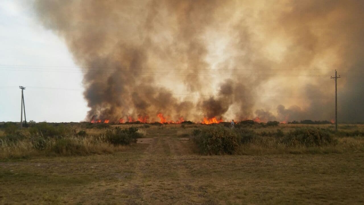 Corte total de la Ruta Nº1 por el humo de un incendio que está cerca de las casas