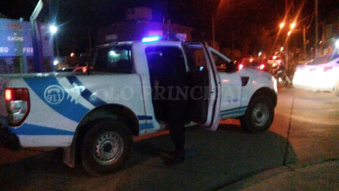 Dos menores tomaban alcohol afuera de un comercio, se quedaron sin plata y le robaron al comerciante